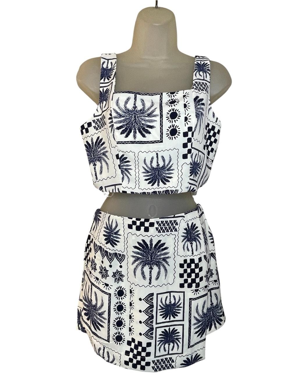 Monteau White & Navy Smocked Palm-Print Crop Top and Skort Sz S